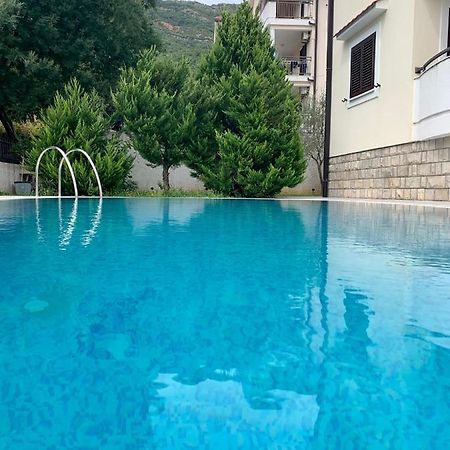 Lastochka.Mne Apartments Baošići Buitenkant foto