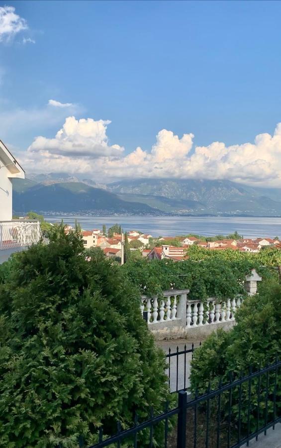 Lastochka.Mne Apartments Baošići Buitenkant foto