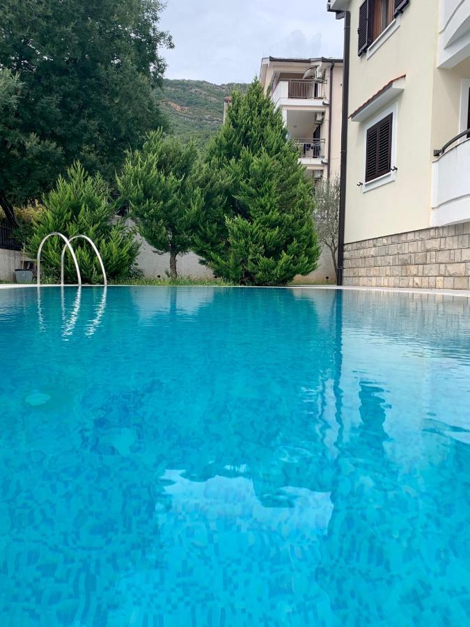 Lastochka.Mne Apartments Baošići Buitenkant foto