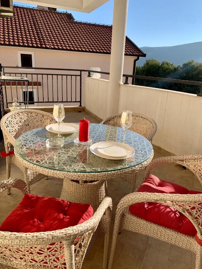 Lastochka.Mne Apartments Baošići Buitenkant foto