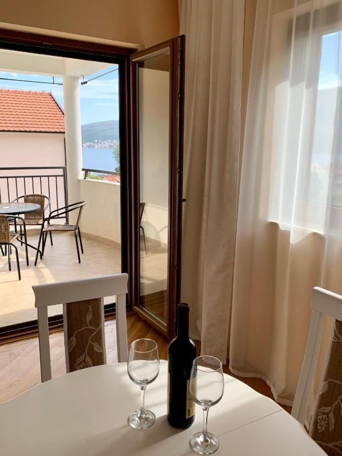Lastochka.Mne Apartments Baošići Buitenkant foto