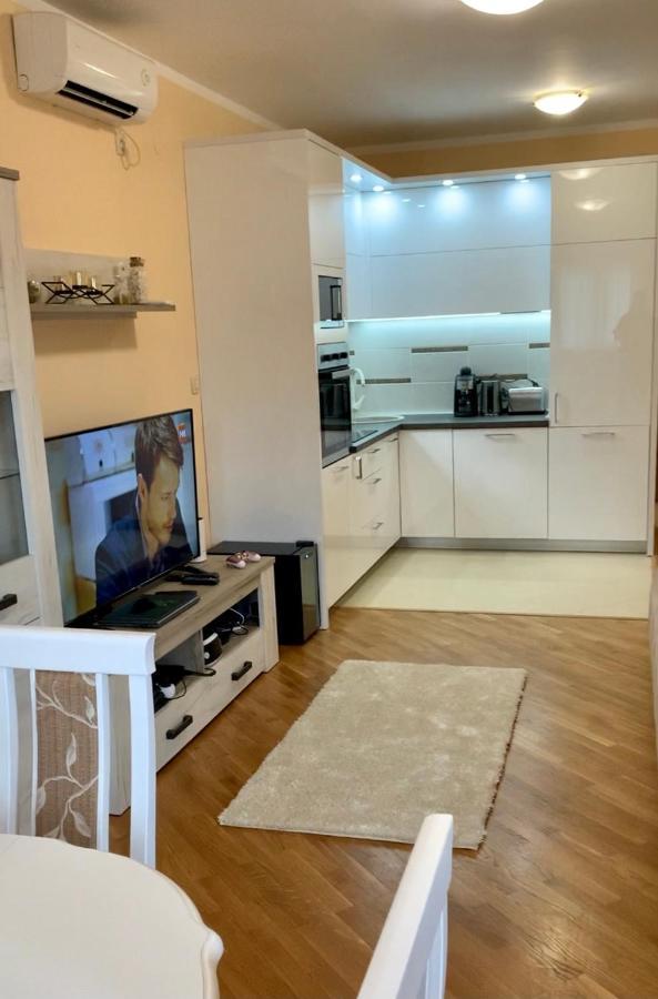 Lastochka.Mne Apartments Baošići Buitenkant foto
