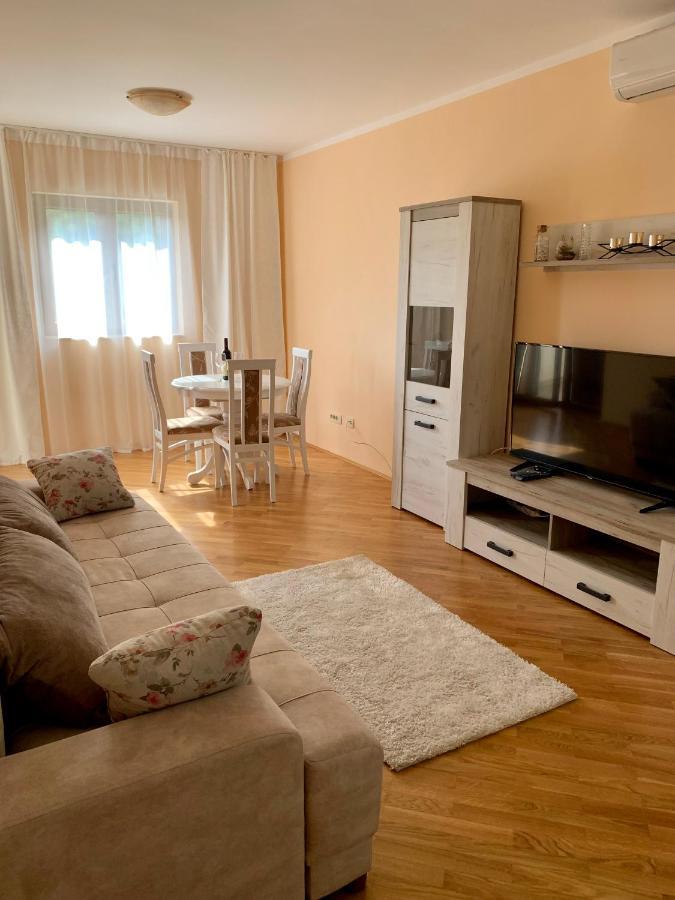 Lastochka.Mne Apartments Baošići Buitenkant foto