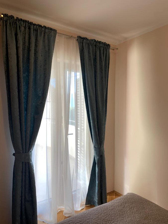 Lastochka.Mne Apartments Baošići Buitenkant foto