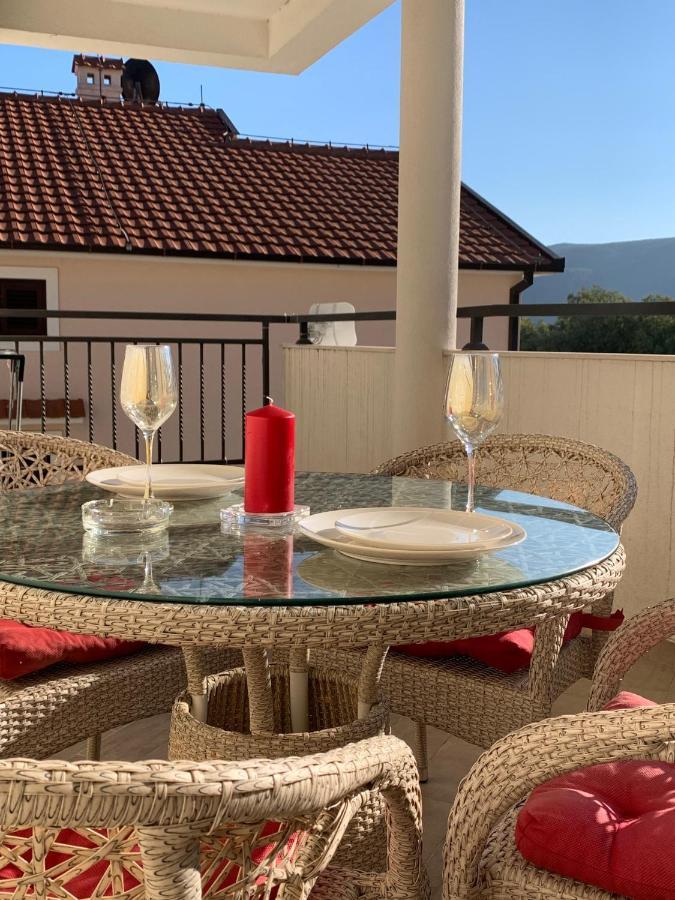 Lastochka.Mne Apartments Baošići Buitenkant foto