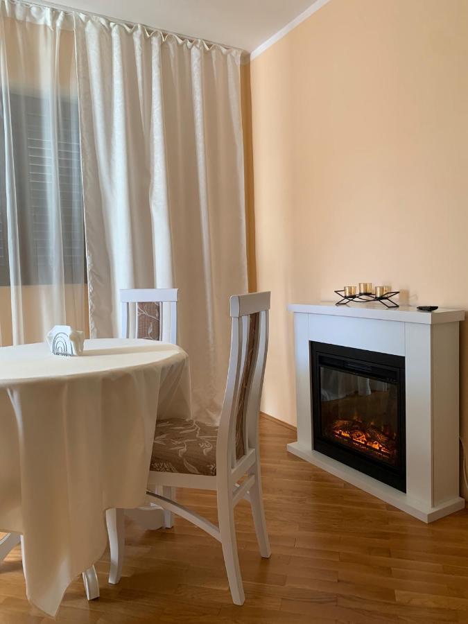 Lastochka.Mne Apartments Baošići Buitenkant foto